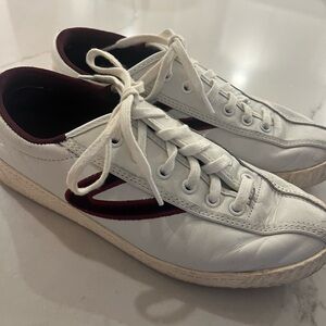 Tretorn white leather burgundy, velvet accent tennis shoes sneakers sz 6 RARE